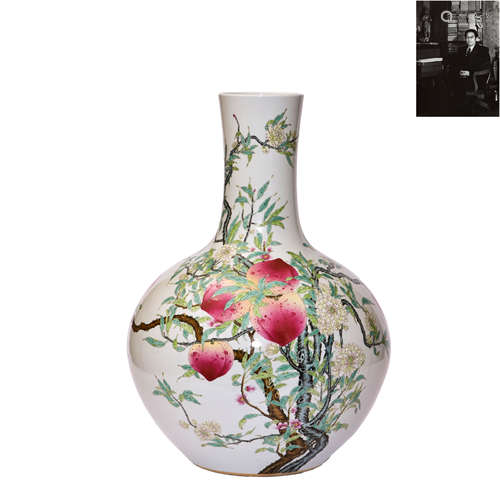 A Famille Rose Peach Vase, Tianqiuping