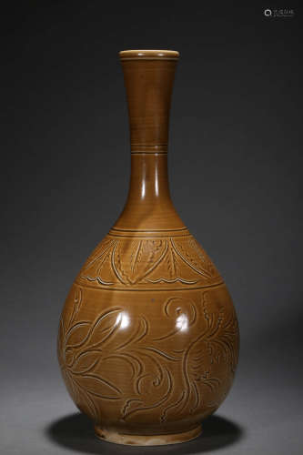 A Ding Russet-Glazed Long-Necked Vase