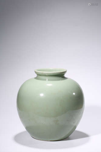 A Porcelain Celadon-Glazed Jar