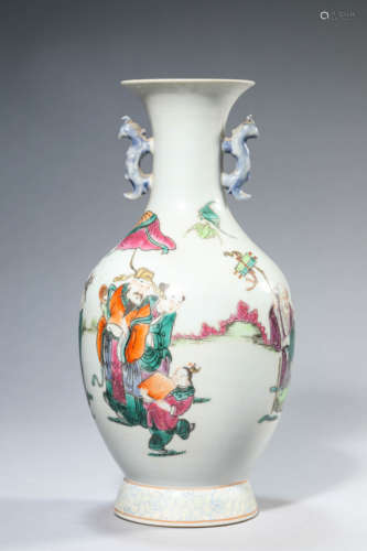 A Porelain Wucai Vase