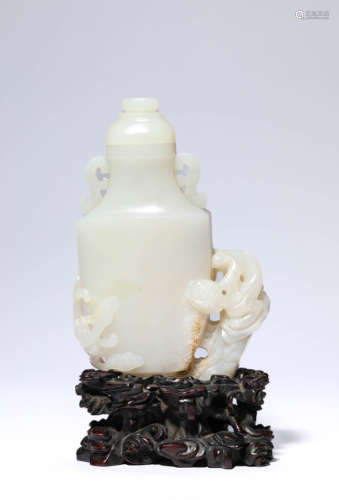 A Jade Dragon Vase