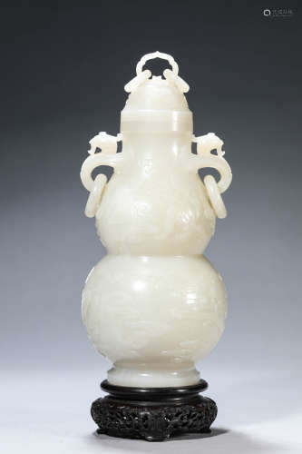 A Jade Double-Goured Vase