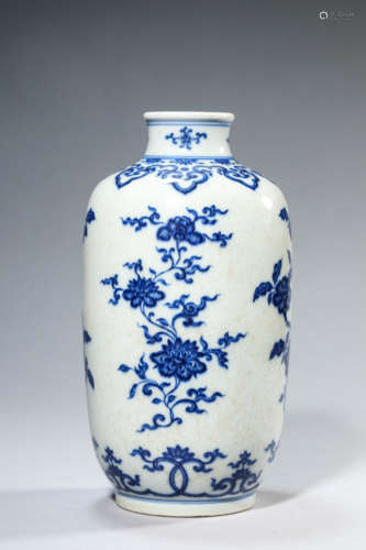 A Porcelain Blue and Whtie Floral Vase