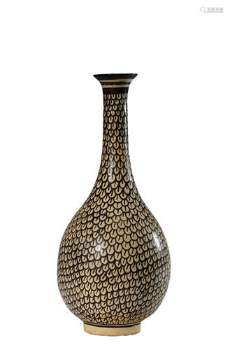 A Jizhou Long-Necked Vase