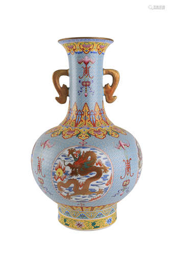 A Falangcai Dragon Vase