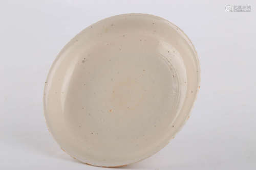 An Incised White-Glazed Dish