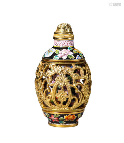A Reticulated Painted Enamel Flower Revolving Snuff Bottle