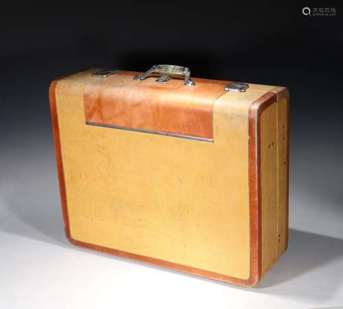 Vintage 1967 Wheary Large Luggage Suitcase