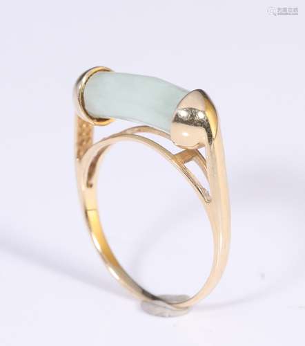 14k Yellow Gold Green Jadeite Jade Ring Size 7.25