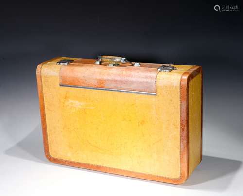 Vintage 1967 Wheary Small Luggage Suitcase