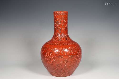 Red Base Flower Pattern Porcelain Vase