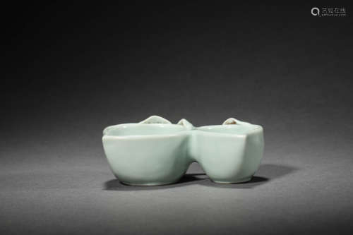 A Celadon Double-Peach Shape Water Vessel, Qianlong Mark