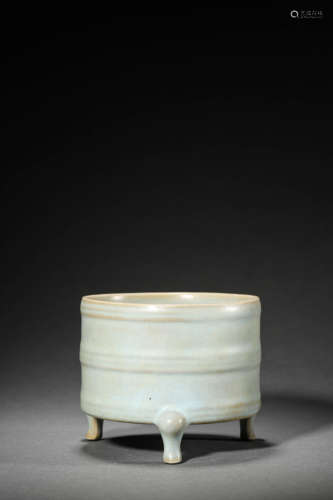 A Celadon Tripod Censer