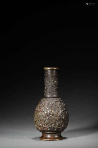 A Bronze Interlocking Flower Vase