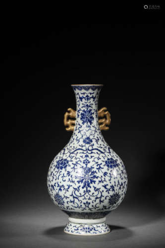 A Blue And White Interlocking Lotus Double-Ears Vase