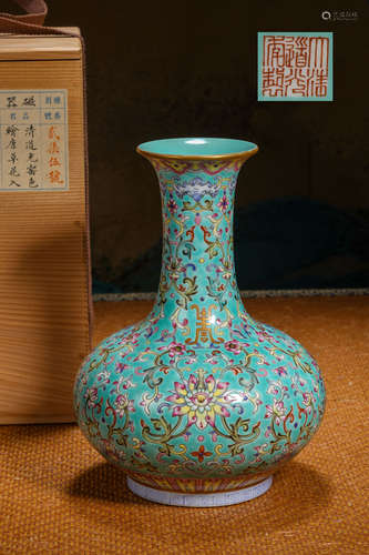 Flower patterned porcelain vase