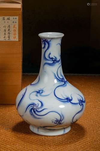 Blue and white porcelain vase Chinese Qing Dynasty