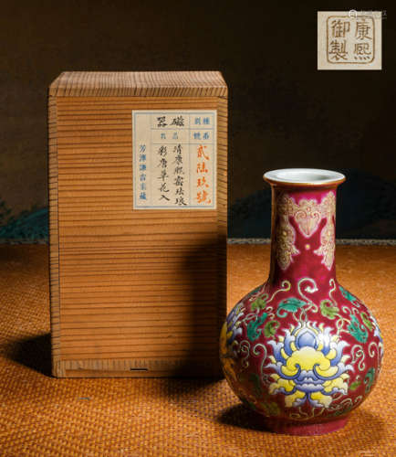 Flower patterned porcelain vase