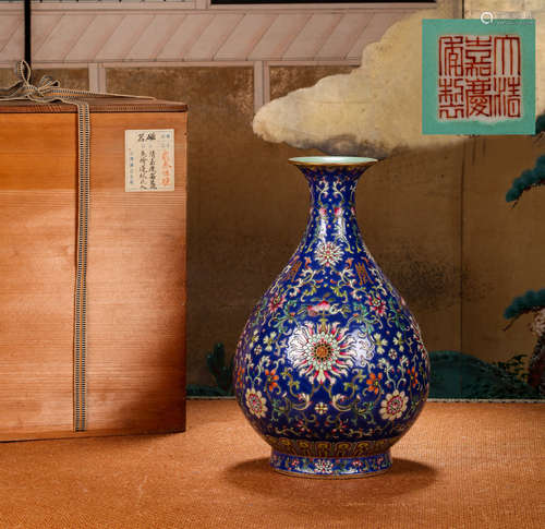 Blue patterned bottle Chinese Qing Dynasty