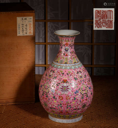 Colored patterned bottle Chinese Qing Dynasty