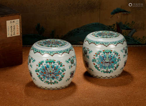 A pair of porcelain jars Chinese Qing Dynasty