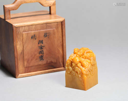 Yellow stone dragon seal Chinese Qing Dynasty