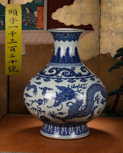 Blue and white dragon patterned large vase Chinese Qing Dyna...