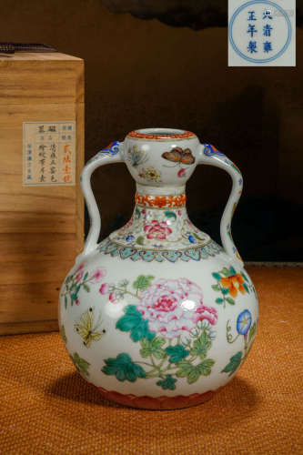 Butterfly patterned porcelain vase Chinese Qing Dynasty