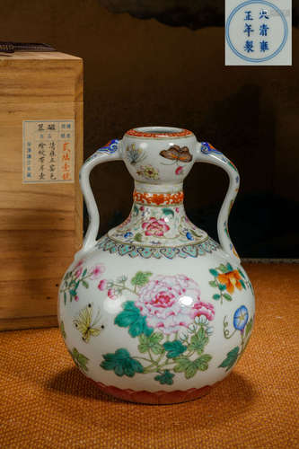 Butterfly patterned porcelain vase Chinese Qing Dynasty