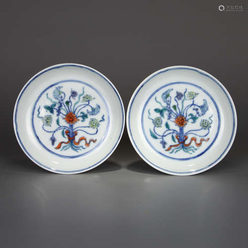 Color lotus porcelain plate two pieces Chinese Qing Dynasty