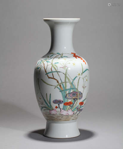 Vase with flowers painted Chinese Qing Dynasty