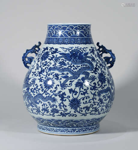 Blue and white dragon vase Chinese Qing Dynasty