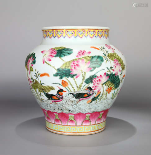 Lotus pattern vase Chinese Qing Dynasty