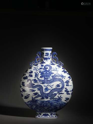 Dragon pattern porcelain vase Chinese Qing Dynasty