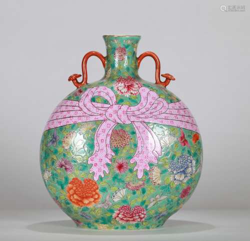 Vase with colorful flower pattern Chinese Qing Dynasty