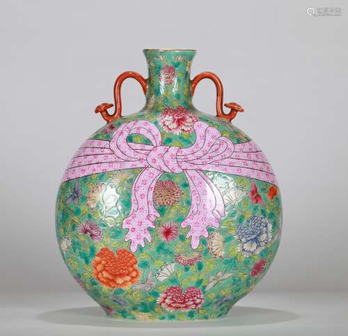 Vase with colorful flower pattern Chinese Qing Dynasty