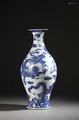 Blue and white dragon vase Chinese Qing Dynasty