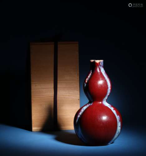 Red color gourd shaped bottle of Chinese Qing Dynasty