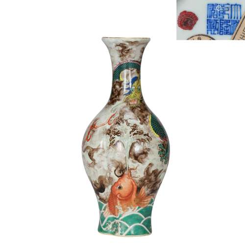 Color dragon pattern porcelain vase Chinese Qing Dynasty