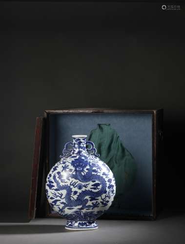 Blue and white dragon vase Chinese Qing Dynasty