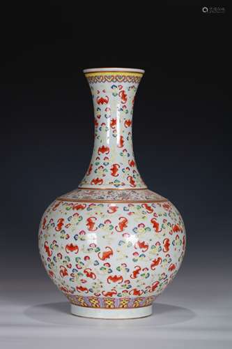 Bat patterned porcelain vase Chinese Qing Dynasty