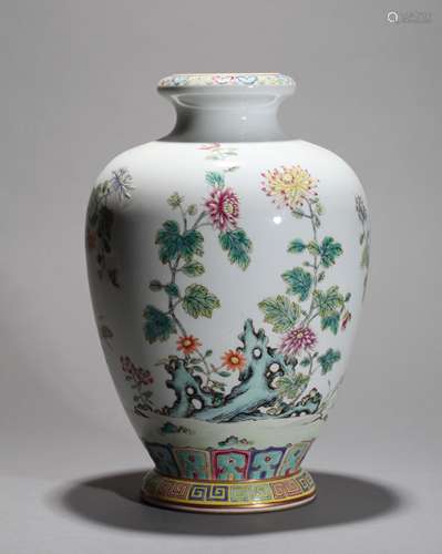 Colorful quail porcelain vase Chinese Qing Dynasty