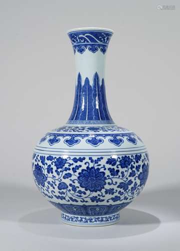 Blue and white porcelain vase Chinese Qing Dynasty