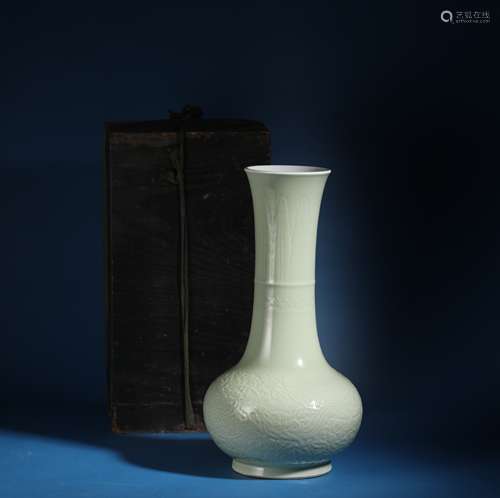 Cyan porcelain vase Chinese Qing Dynasty