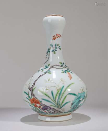 Colorful porcelain bottles Chinese Qing Dynasty