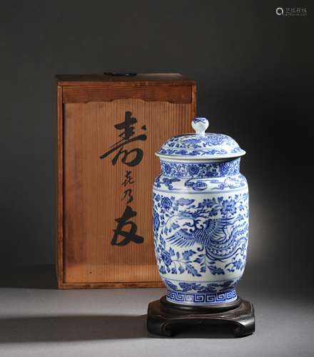 Blue and white flower vases of Qing Dynasty China