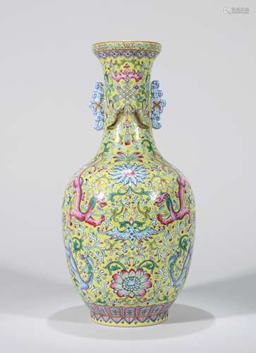 Colorful dragon patterned bottle Chinese Qing Dynasty