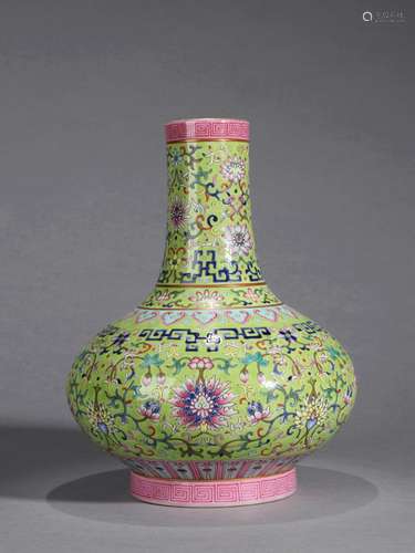 Vase Chinese Qing Dynasty