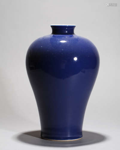 Dark blue porcelain vase Chinese Qing Dynasty