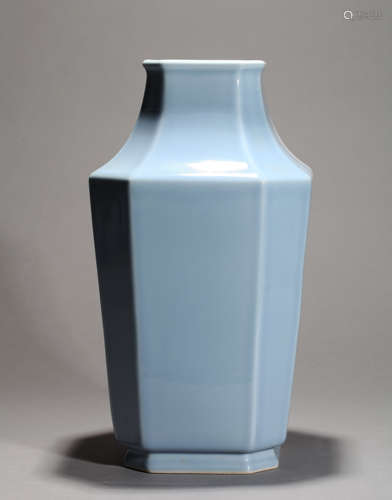 Sky blue porcelain vase of Chinese Qing Dynasty